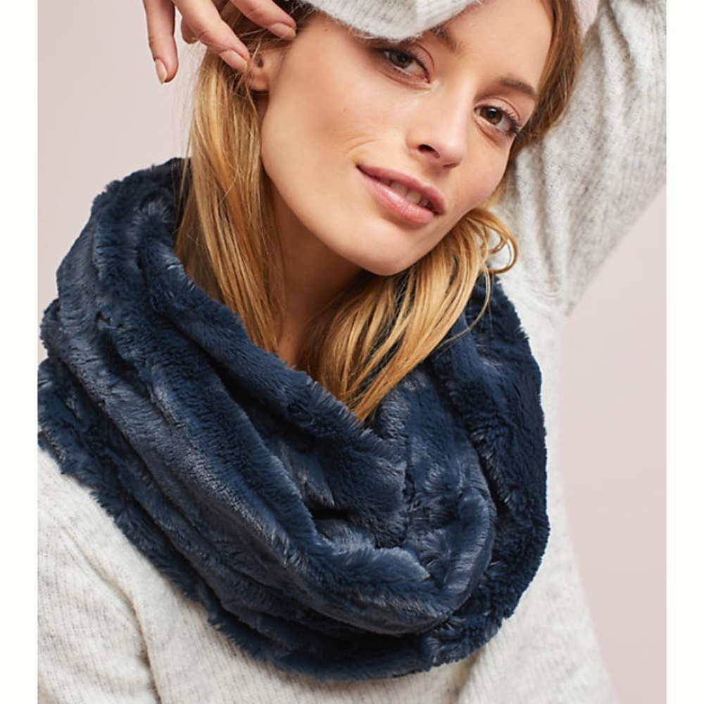 ✨NWT✨ANTHROPOLOGIE | Plush Cowl